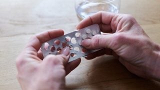 Բժիշկը զգուշացրել է ալկոհոլի և որոշակի դեղամիջոցների անհամատեղելիության մասին