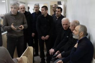 Ապօրինաբար պահվող հայերի փաստաբանները նորից հանդես են եկել արդարացման «դատավճիռներ» կայացնելու հերթապահ հայտարարություններով