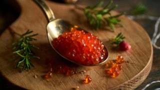 Ինչպես տնային պայմաններում պատրաստել կարմիր ձկնկիթ. լավագույն բաղադրատոմսը