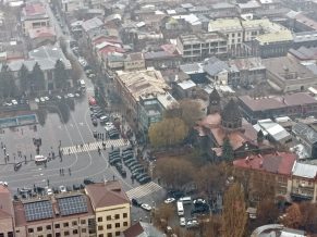 Սուրբ Յոթ Վերք եկեղեցու բակը` Փաշինյանի եւ իրավապահների ասպատակության պահին