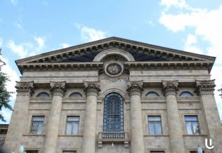 Օրաթերթը դիմում է ՔՊ վերահսկող հանձնաժողովին քննելու պատգամավորների վարքը. լրագրողների նկատմամբ պատժամիջոցներով ինչ կետեր են խախտվել. «Ժողովուրդ»