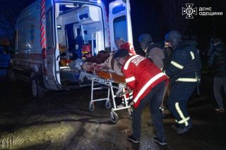 Դեկտեմբերի 5-ին Մակրոնը մեկնել է Չինաստանի հարավ-արևմտյան Չենդու քաղաք։ Սի Ծինփինն ուղեկցել է նրան