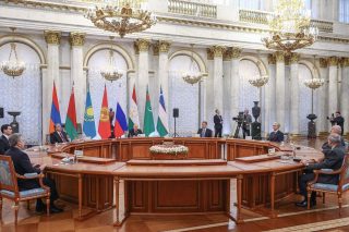 Էրմիտաժի Ձմեռային պալատի Մեծ գահասրահում մեկնարկել է ԱՊՀ ոչ պաշտոնական գագաթնաժողովը