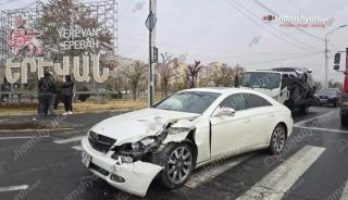 Արգավանդի խաչմերուկում բախվել են 2 «Mercedes»