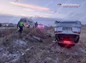 «Hyundai Elysion»-ն Ապարանի տարածքում դուրս է եկել երթևեկելի գոտուց և գլխիվայր հայտնվել դաշտում. կա տուժած