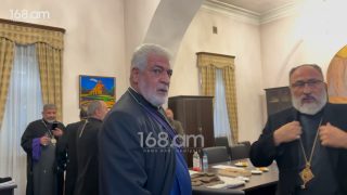 Տիրադավների դիվահար դեմքը՝ լրագրողին տեսնելիս