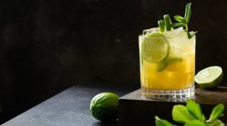 Ինչպես տանը պատրաստել «Մայ Թայ» կոկտելյլը