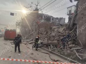 Չարբախում փլուզվել է նախկին Դաշնամուրի գործարանի շենքը