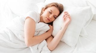 Բժիշկները բացահայտել են քնելու դիրքը, որն առողջության համար ամենավնասակարն է