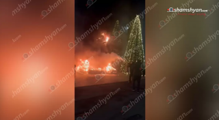 Երևանում այրվել է «Վեգա»-ի մոտ տեղադրված Ձմեռ պապը. քաղաքացու շնորհիվ կրակը տոնածառին չի հասել