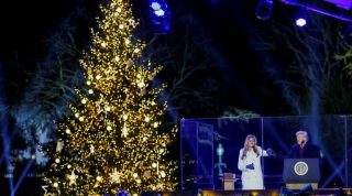 Թրամփը վառել է Սուրբ Ծննդյան եղևնու լույսերը
