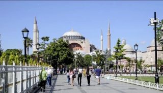 Թուրքական սրճարանում տեղացի մոտոցիկլիստուհին ծեծի է ենթարկել ռուսաստանցի զբոսաշրջիկ երիտասարդ կնոջը. SHOT