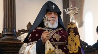 Երբ 1999-ին Գարեգին Բ-ն բազմեց Լուսավորչի գահին… Ապրես Զոհրաբյան