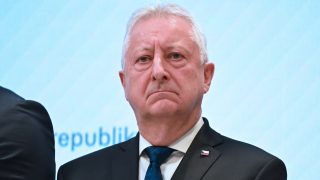 Չեխիայի պաշտպանության նախարարին արգելվել է խոսել Ուկրաինայում ստեղծված իրավիճակի մասին