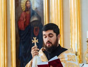 Տասներկուսի մեջ մեկն էր, հիմա քանիսը կլինեն… քիչ-քիչ բացահայտվում են. Տեր Վահրամ քահանա Սարգսյան