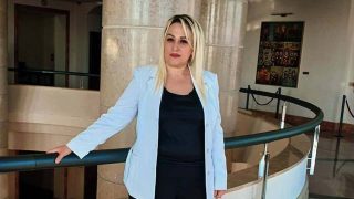 «Աշխատում եմ, բայց չեմ ցանկանում ձեզ պատասխանել, իմացեք՝ հավաքարար եմ, կլինի՞». նախկին ընդդիմադիր, այժմ իշխանական Անուշ Զուրաբյան