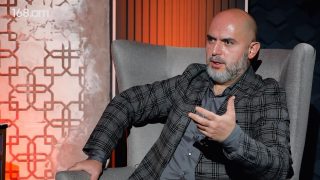 Հուդային՝ դավաճանությամբ, իսկ Հերոստրատին՝ անառողջ փառքի տենչանքով հավասարված Նիկոլը վաղուց անհույս է: Իսկ հայ ժողովո՞ւրդը. Արմեն Աշոտյան