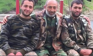 Երբ որոշ գեներալներ և պաշտոնյաներ իրենց որդիներին փախցնում էին Արցախից, կային հրամանատարներ, որ իրենց որդիներին ամենավտանգավոր դիրքերն էին ուղարկում. Գուրգեն Վարդանյան