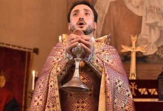 Դեմ եմ Եկեղեցին ու մեր հավատացյալ ժողովրդին, հոգեւոր եղբայրներիս պառակտելու այս կործանարար գործընթացին. Տեր Կիրակոս քահանա Սիմոնյան