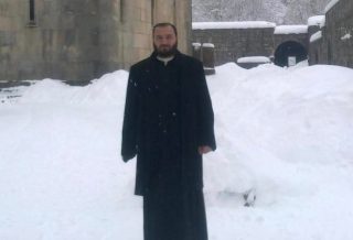 Սբ. Շողակաթ վանքի բոլոր ծառայողներով և աշխատողներով որդիական մեր սերն ու խոնարհումն ենք բերում առ Մայր Աթոռ Սուրբ Էջմիածինը և ազգընտիր սրբազնագույն Գարեգին Երկրորդ կաթողիկոսը. Արիս աբեղա Տոնոյան