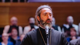 Ի հայտ են եկել հերձվածող և սրբապիղծ անձեր, որոնք սերմանում են գայթակղություն և մոլորություն՝ ամենայն սուտ և կեղծիք տարածելով. Ասողիկ աբեղա Կարապետյան