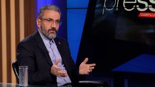 Օտարի առաջ ծնկի գալով  հարցեր լուծելը ժամանակավոր են՝ շատ կարճ, մինչև հաջորդ հարմար առիթի քեզ ընդհանրապես կսատկացնեն. Հովհաննես Ավետիսյան