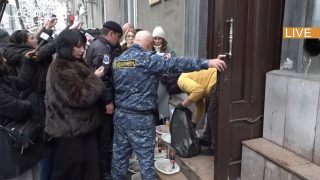 ՄԻՊ գրասենյակից հավաքեցին «ԱՆՏԻՖԵՅՔ»-ի բողոքի ակցիայի սնունդը