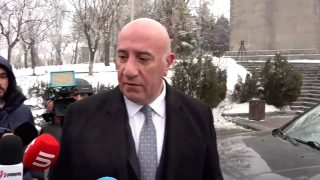 Ձեր հարցը Ձեր դուրը եկա՞վ. ՊՆ փոխնախարարը նեղվեց լրագրողների հարցերից