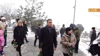 «Միասնության թևեր» նախաձեռնությունը՝ նահատակ զինվոր Դավիթ Գևորգյանի մոր ուղեկցությամբ, Եռաբլուրում է