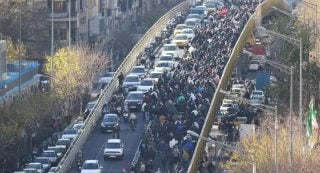 Իրանում բողոքի ցույցերը վերածվել են ոստիկանության հետ բախումների. զոհեր կան