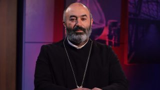 Ուշացած գնալ պատարագի, հետո հրմշտոց ստեղծել եկեղեցում՝ պետական պաշտոնյայի համար պատշաճ չէ. Տեր Վրթանես քահանա Բաղալյան