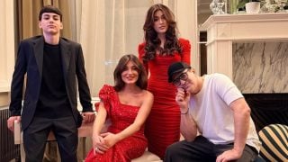 Գարիկ Մարտիրոսյանի կինը տոնական ֆոտոշարքով շնորհավորել է Սուրբ Ծնունդը