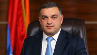 Դատարանը Ստեփանակերտի քաղաքապետ Դավիթ Սարգսյանի և ավագանու հինգ անդամների նկատմամբ կայացրեց արդարացման վերդիկտ. փաստաբան