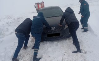 Փրկարարներն արգելափակումից դուրս են բերել ավտոմեքենաները և քաղաքացիներին ցուցաբերել համապատասխան օգնություն