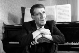 Ինչո՞ւ ԽՍՀՄ-ում մի քանի տարով արգելվեց Առնո Բաբաջանյանի «Чертово колесо» սուպերհիթը, և ո՞ւմ երաժշտությունն էր հնչում Ստալինի հուղարկավորության ժամանակ