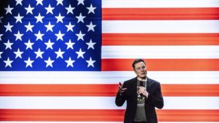 Մասկը վերադառնում է մեծ քաղաքականություն