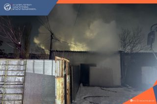 Հրդեհ՝ Արցախի պողոտայում գտնվող ավտոտնակներից մեկում