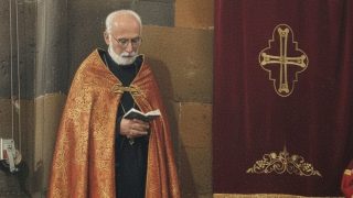 «Մենք այլևս որպես հոգևորականներ ազատված ենք մեր պարտականություններից». Պսակ քահանա Մկրտչյան