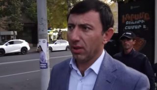 «Երեւանից չփորձի մեկը…». Տավրոս Սափեյանն այսօր կրկին խոչընդոտել է, որ տեր Հայկը պատարագ անցկացնի