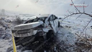 Աբովյան-Ջրվեժ ճանապարհին «Hyundai»-ն դուրս է եկել հանդիպակաց երթևեկելի գոտի, բախվել ձնակույտին և հայտնվել դաշտում․ կա տուժած