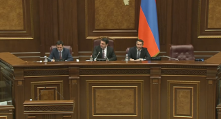 Հունվարի 27-ը կսահմանվի Հանուն հայրենիքի զոհվածների հիշատակի և խոնարհումի օր և կլինի ոչ աշխատանքային. նախագիծն ընդունվեց