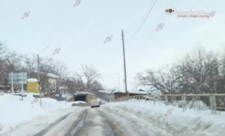 Բջնի գյուղից դեպի Հրազդան ճանապարհի մի քանի կիլոմետրանոց մերկասառույցի պատճառով շտապօգնությունը չի կարողանում մոտենալ բուժառուների տուն