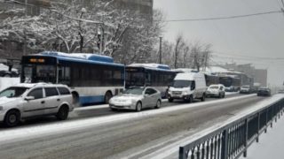 Հաշվի առնելով եղանակային անբարենպաստ պայմանները՝ հանրային տրանսպորտի որոշ երթուղիներում հնարավոր են ուշացումներ. քաղաքապետարան