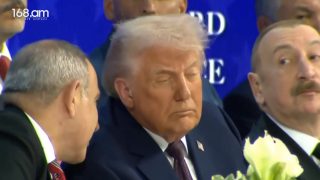 Ի՞նչ է Փաշինյանը շշնջում Թրամփի ականջին