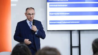 Վարդան Արամյան. Խախտվում է հորիզոնական արդարության սկզբունքը․ լավ կատարողական ունեցող եւ աշխատանքը ձախողած գերատեսչությունները նույն ձեւով են պարգեւատրվում․ «Հրապարակ»