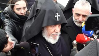 Խնդրում եմ՝ թույլ տվեք ապրենք օրվա խորհուրդը՝ օրվա խորհրդի մեջ ու չխաթարել այն. Վեհափառ Հայրապետ