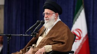 Իրանի գերագույն հոգևոր առաջնորդը կոչ է արել Թրամփին զբաղվել ԱՄՆ-ի գործերով