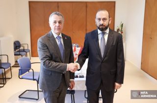 Միրզոյան-Կասիս հանդիպմանը նաև անդրադարձ է կատարվել «Ղարաբաղից տեղահանված փախստականների կարիքների հասցեագրմանն ուղղված ծրագրերին»