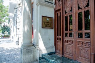 «Խառնաշփոթ» Ադրբեջանի գրողների միությունում