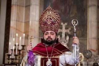 Աղոթում եմ, որ Տերը զորացնի մեր հոգևոր ծնողին` Մկրտիչ Սրբազան Հորը, ով ներկայում ժամանակավոր անազատության մեջ է, սակայն անսասան է իր հայրական և առաջնորդական կոչման մեջ. Տեր Վաղարշ